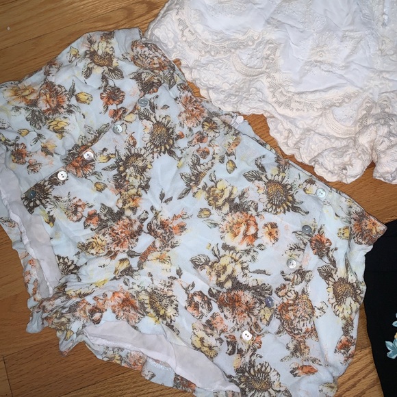 Three Shorts Bundle - Picture 5 of 11